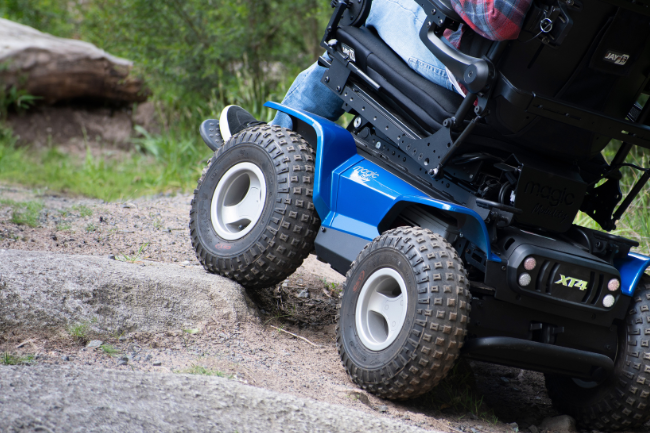 XT4 suspension handling going over rocks