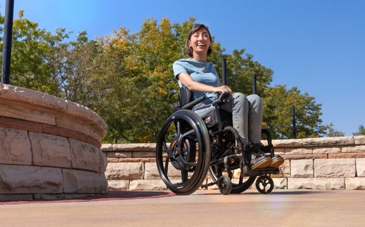 Woman using Empulse outdoors.